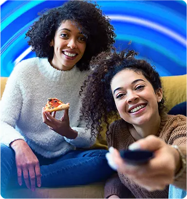 Família aproveitando internet e entretenimento em casa